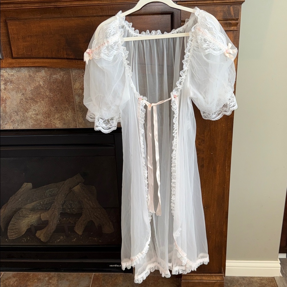 Vintage sheer white lingerie robe lace & pink ribbon bridal coquette romantic S